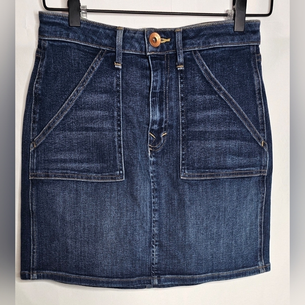 EUC Vineyard Vines Dark Wash Denim Mini Skirt Size 26. USA
